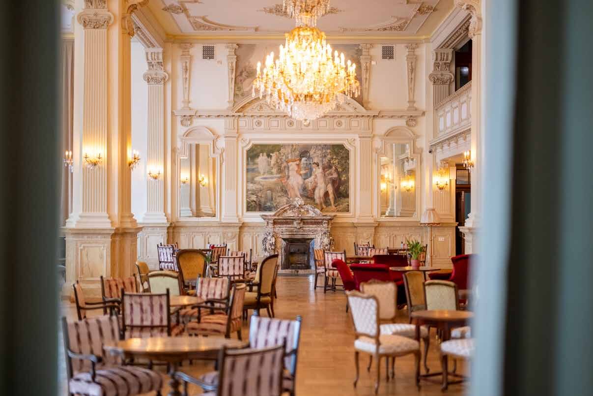 Grand Belle-Époque lounge with chandelier