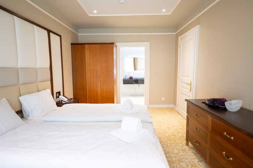 Twin bedroom suite